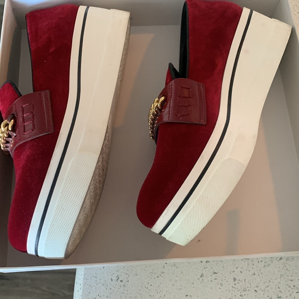 Stella Mc Cartney velvet raspberry' red velvet wedge with gold chain size 39 - Picture 10 of 16